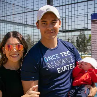 Nuestro alumno exatec venía en compañía de su familia