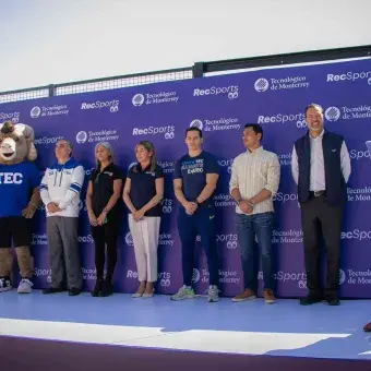 Rueda de prensa de la primera cancha de pádel en campus Puebla
