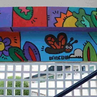 Los estudiantes de Estudios Creativos tuvieron la oportunidad de convivir con el artista michoacano e intervenir el espacio junto a él.