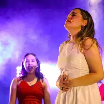 solista y coristas en dreamlike