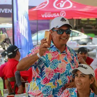 Golfistas ganadores de artículos en la rifa 