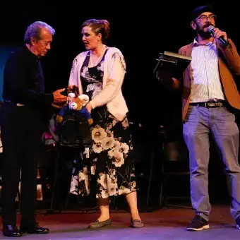 Entrega del reconocimiento a Napoleón