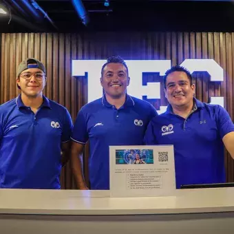 Coaches en la entrada del nuevo gym de campus Querétaro