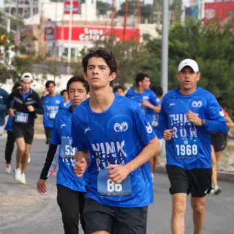 Alumnos de prepa corriendo