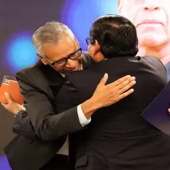 Entrega de reconocimiento evento Dejando Huella