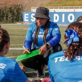 Representativo de Aguascalientes recibiendo indicaciones de su coach