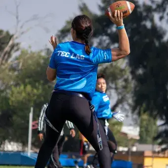 Quarterback femenil de tochito de campus Laguna en Intercampus