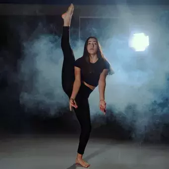 Bailarina haciendo flex