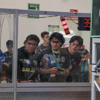 Equipo de drivers en la zona de su equipo.