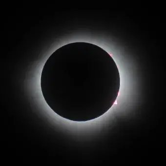 A simple vista, se pudieron observar protuberancias solares. Foto: Diego González Eclipse total en campus Laguna