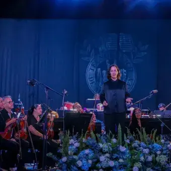 Orquesta Sinfónica de la UAT en escenario.