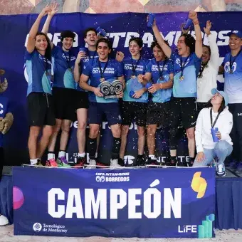 Tec campus Santa Fe durante la premiación del 1er lugar en Básquetbol Varonil.