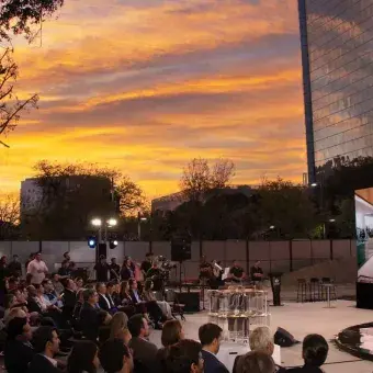 Asistentes a la colocación de la primera piedra del HUB de Innovación 