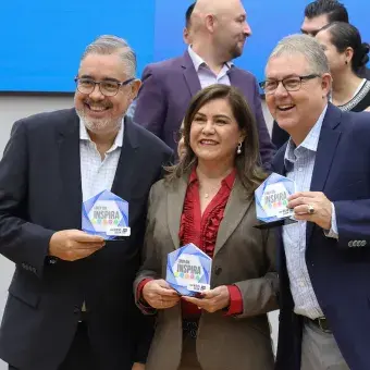 Se reconoce a líderes sobresalientes de la institución. 