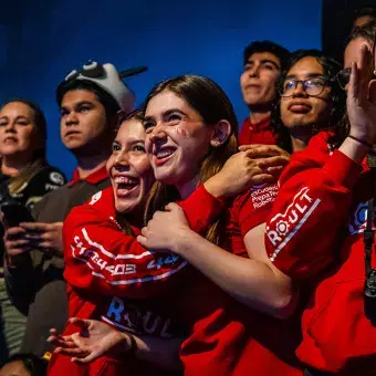 Las emociones se muestran al máximo en las gradas con abrazos y expresiones en FIRST Regional Laguna 2025