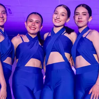Alumnas de la compañía de baile. 