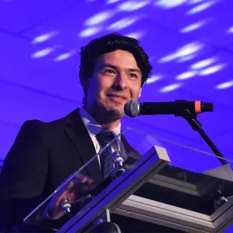 Alumno dando un discurso. 