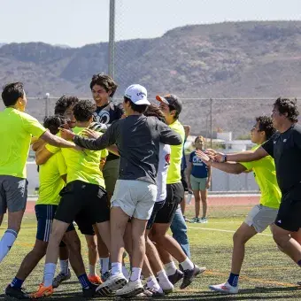 alumnos-de-sexto-semestre-de-prepatec-celebrando