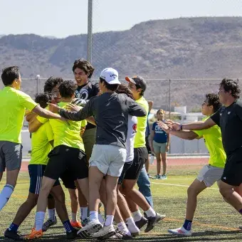 alumnos-de-sexto-semestre-de-prepatec-celebrando