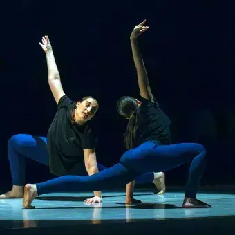 Iluminan a bailarinas del Tec de Monterrey campus Laguna en el teatro Isauro Martínez