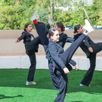 Compañía de danza en presentación.