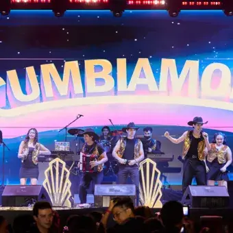 CUMBIAMOR durante su presentación en el festival VIBRART 2025 en la ciudad de Querétaro 