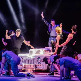 Estudiantes Tec cantan y bailan GREASE Lightning en el Teatro Isauro Martínez