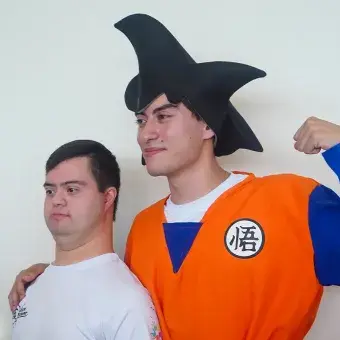 Convivencia entre participantes y voluntarios en campamento Vive Extremo.