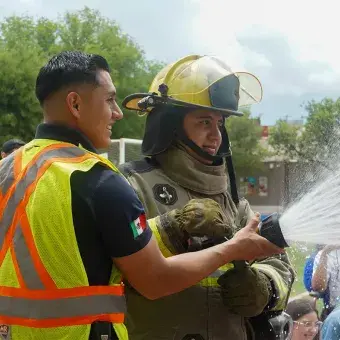 Dirección de bomberos en campamento Vive Extremo.