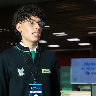 Presentación de proyectos startups ante panel