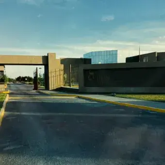 Acceso a el campus Laguna del Tecnológico de Monterrey en los años 90