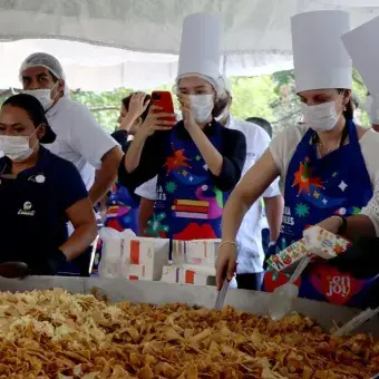 Aniversario Tec, chilaquiles. 