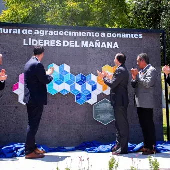 Directores y gobierno de Coahuila develan mural en agradecimiento a donadores del programa de becas del Tec de Monterrey campus Laguna en 50 aniversario