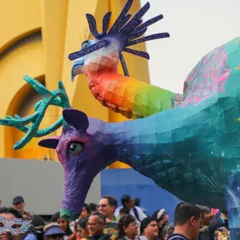 MiCEMtecuhtli, alebrije hecho por estudiantes del Tec campus Estado de México, es presentado en el Desfile y Concurso de Alebrijes Monumentales 2025.