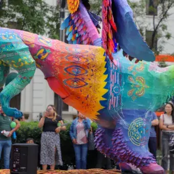 MiCEMtecuhtli, alebrije hecho por estudiantes del Tec campus Estado de México, es presentado en el Desfile y Concurso de Alebrijes Monumentales 2025.