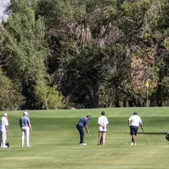 Jugadores en acción durante el recorrido matutino.