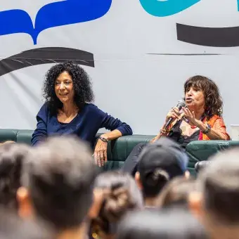 Las escritoras Rosa Montero y Leila Guerriero compartieron escenario en la FIL Monterrey 2025, donde reflexionaron sobre la memoria, la escritura y la condición humana.