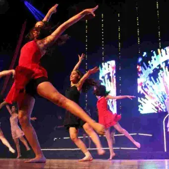 Comunidad Tec vibra en teatro de la ciudad (fotos)