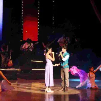 Comunidad Tec vibra en teatro de la ciudad (fotos)