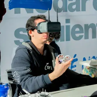 Alumnos del Tec de Monterrey campus Laguna exponen sobre el uso de drones en Symposium de Inteligencia Artificial