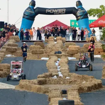 El Tec campus Cuernavaca realizó el Downhill Challenge 2025, donde equipos compitieron con gravity cars en una pista de obstáculos, premiando velocidad, diseño, creatividad y desempeño.