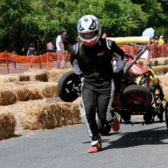 El Tec campus Cuernavaca realizó el Downhill Challenge 2025, donde equipos compitieron con gravity cars en una pista de obstáculos, premiando velocidad, diseño, creatividad y desempeño.