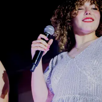 nterpretación inspirada en los años ochenta.