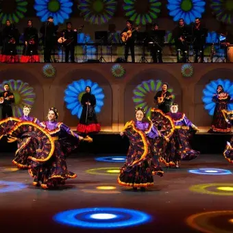 Se presentaron bailes típicos y representativos de diversos estados.