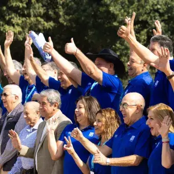 Egresados de campus Monterrey en su fotografía del recuerdo 