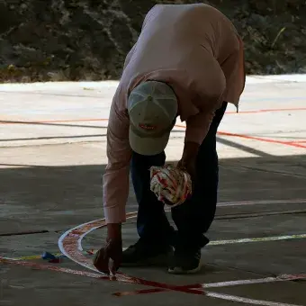 La comunidad del Tec campus Cuernavaca restauró la Escuela Telesecundaria Tezontli en Emiliano Zapata a través del Voluntariado Institucional, mejorando salones, canchas y espacios comunes.