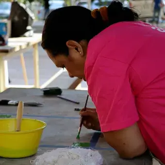 La comunidad del Tec campus Cuernavaca restauró la Escuela Telesecundaria Tezontli en Emiliano Zapata a través del Voluntariado Institucional, mejorando salones, canchas y espacios comunes.