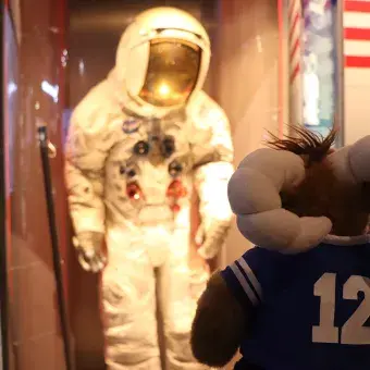 Estudiantes del Tec campus Cuernavaca impartieron un taller en la Space Exploration Educators Conference 2026 de la NASA en Houston, compartiendo competencias STEM y de exploración espacial.