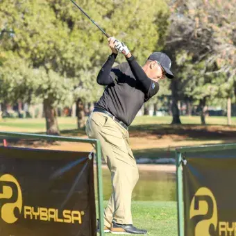 Golfista participando en Torneo de Golf EXATEC Blue Open 2026 del Tec de Monterrey campus Laguna