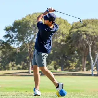 Golfista participando en Torneo de Golf EXATEC Blue Open 2026 del Tec de Monterrey campus Laguna